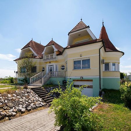 Elite Boutique Villa Oerkeny Orkeny Екстериор снимка